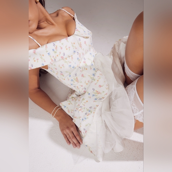 HOUSE OF CB Elida White Posy Print Corset Mini Dress Medium - Picture 2 of 10